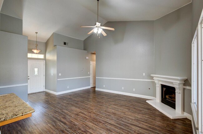 Building Photo - 4666 W Oswego Ave