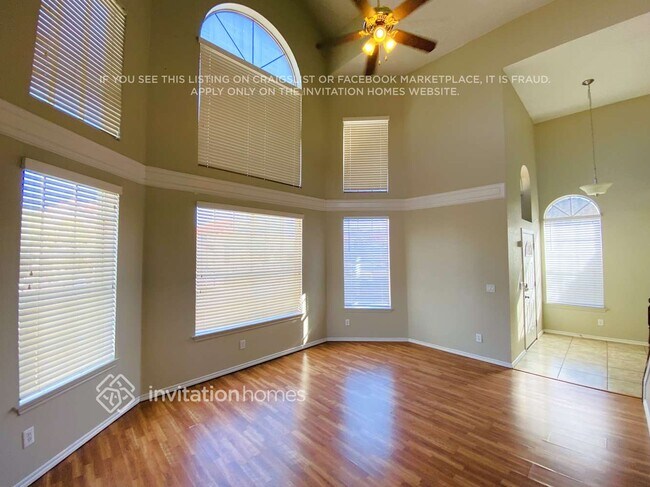 Foto del edificio - 302 S Quail Ln