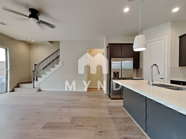 Building Photo - 10418 Executive Lake Dr
