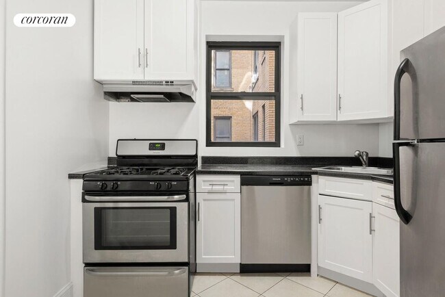 Building Photo - 115 W 16th St