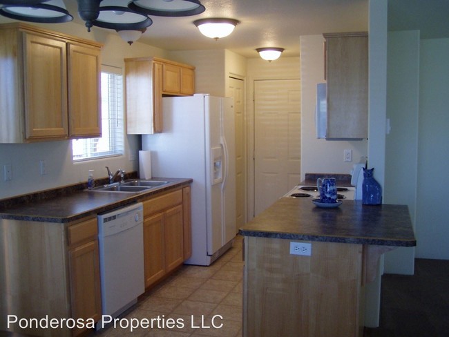 Building Photo - 3 br, 2.5 bath House - 257 E BLACK BUTTE AVE