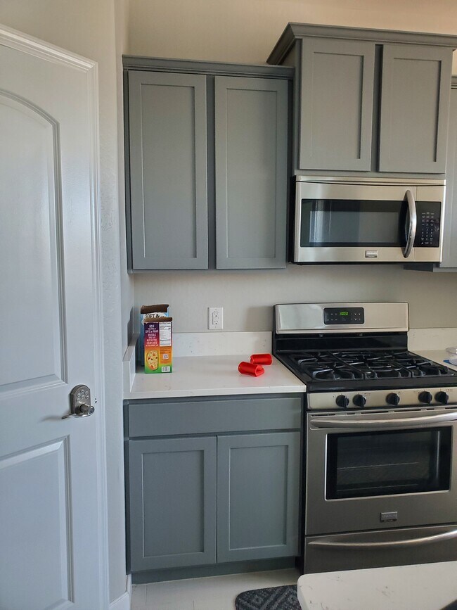 Building Photo - 30569 W Whitton Ave