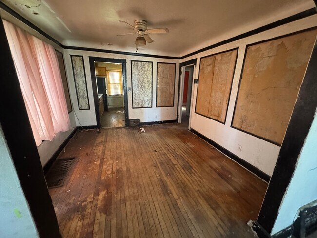 Building Photo - 15447 Griggs St
