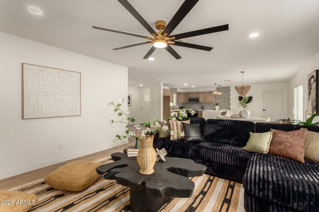 Foto del edificio - 516 E Greenway Dr