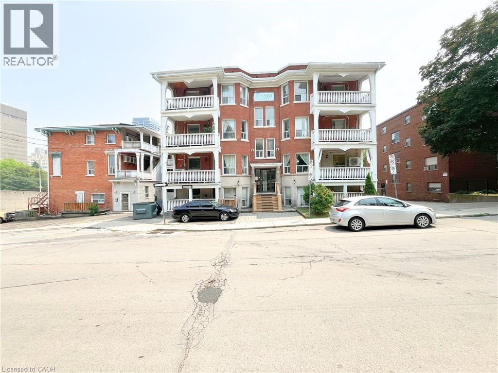 Photo principale - 121 Park St S
