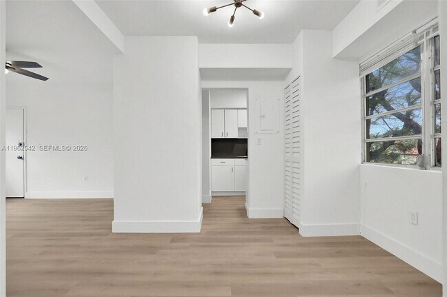 Foto del edificio - 4740 Pine Tree Dr