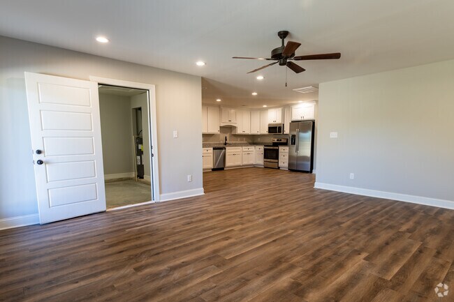 2BD, 2HAB - 1300 ft² - Sala de estar - Lucas Ferry Townhomes