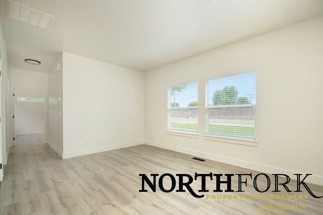 Building Photo - Beautiful 3-Bedroom Home in Desirable Namp...