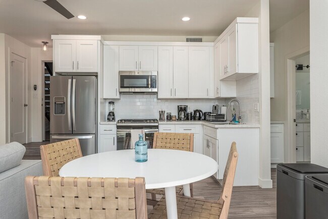 Foto del edificio - 1562 Lorraine Dr