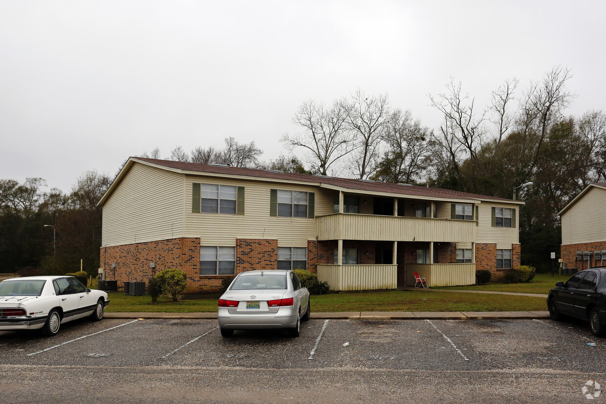 Building Photo - Green Meadows Apartments