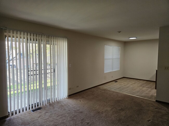 Foto del edificio - 311 Village Creek Dr