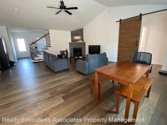 Building Photo - 4 br, 3 bath House - 7723 Lobetti Landing ...