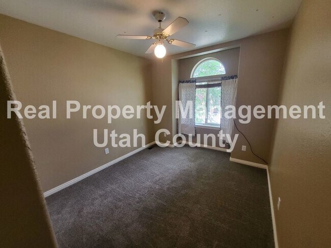 Building Photo - Great Provo Home-Dogs Allowed!