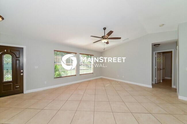 Building Photo - 3 Bedroom Pet-Friendly Home in NORTH PORT,...