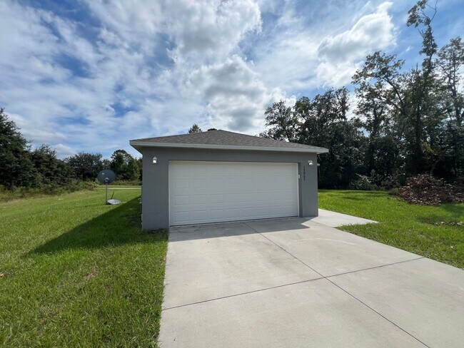 Foto del edificio - INCREDIBLE 3 Bedroom, 2 Bathroom Home in M...