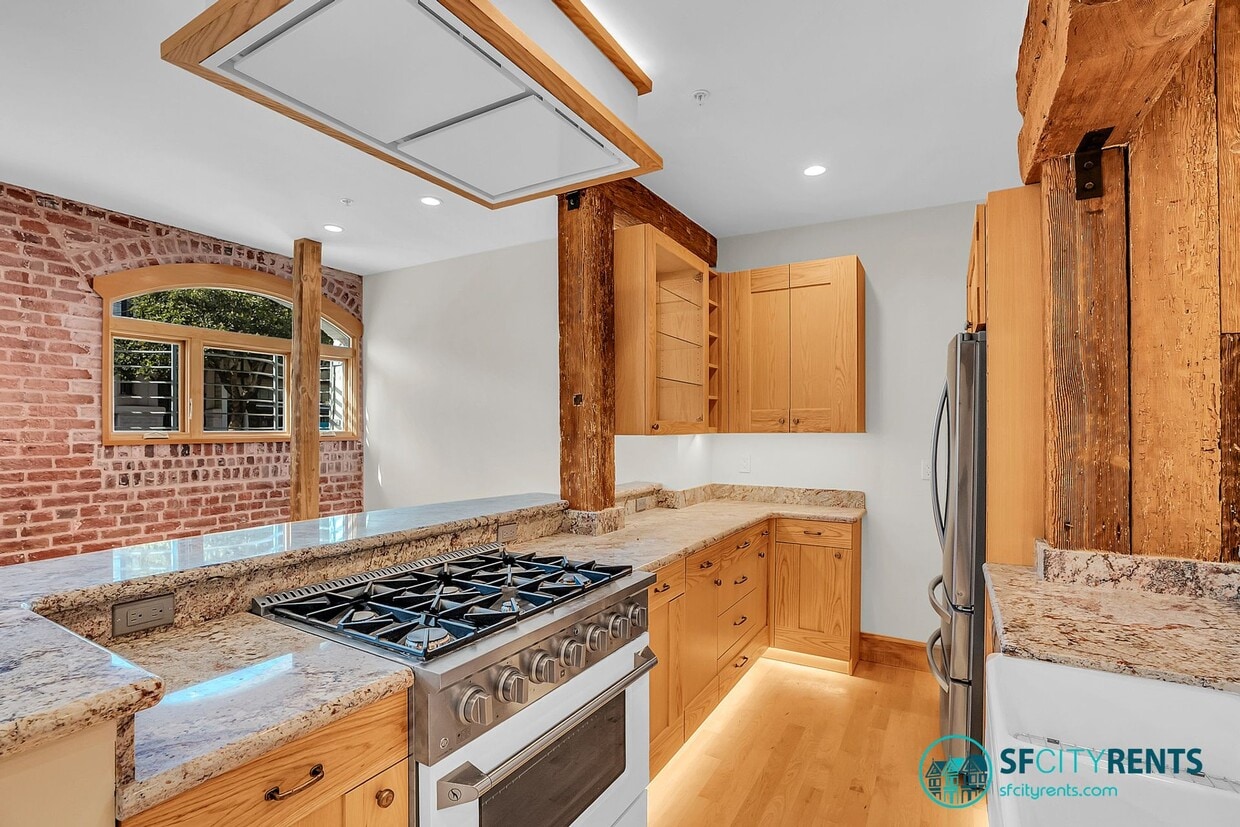 Newly Built Super-Lux Home in Repurposed Winery Complex - Newly Built Super-Lux Home in Repurposed Winery Complex