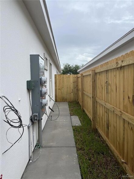 Building Photo - 1309 Shavano Dr