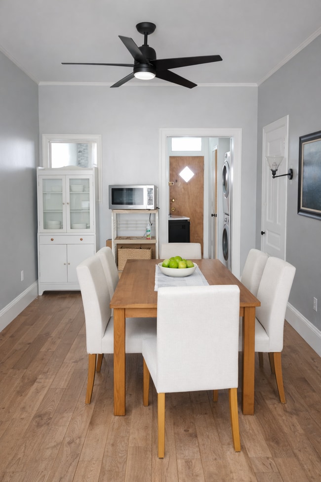 Comedor - 931 Edgley St