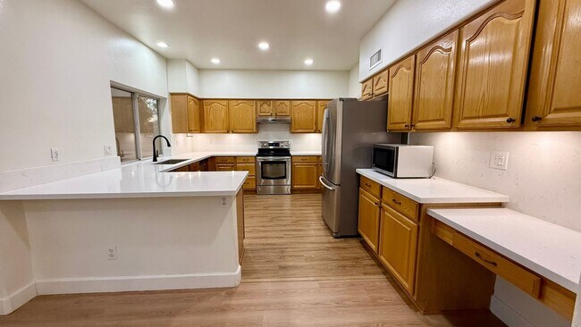 Building Photo - Spacious family home