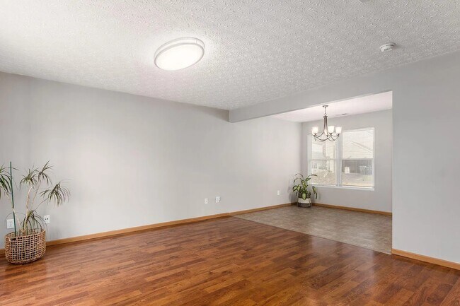 Foto del edificio - 6168 Broad Stripes Ave