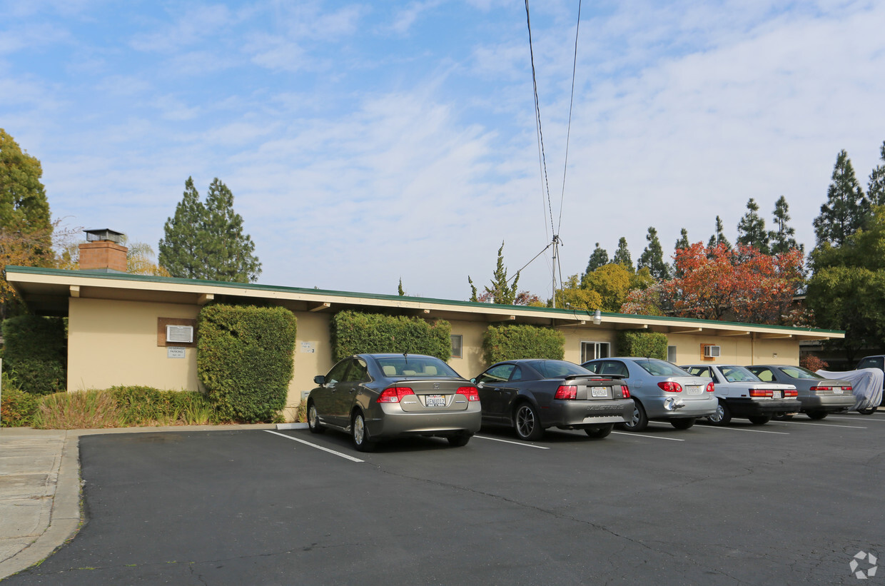 Building Photo - Outrigger Apartments