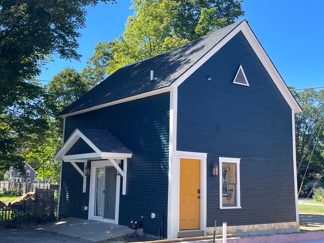 Foto del edificio - 20 N Main St