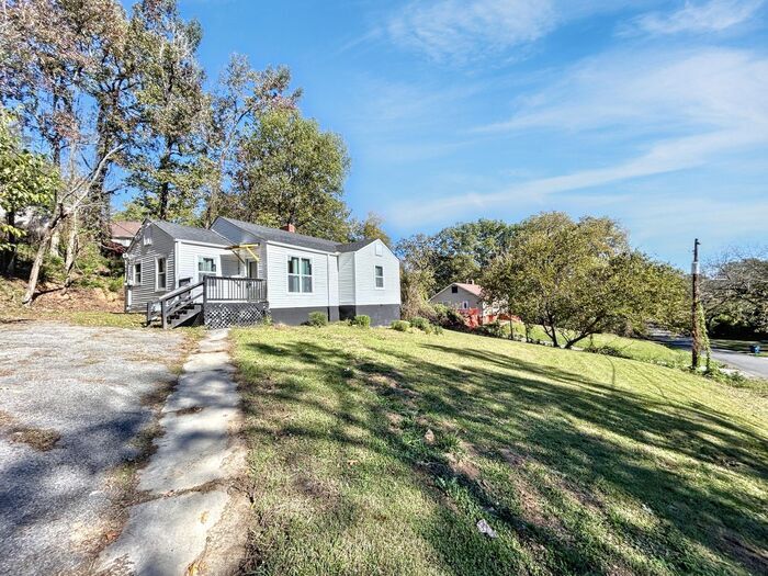 Primary Photo - Cozy 3-Bedroom Home with Modern Amenities ...