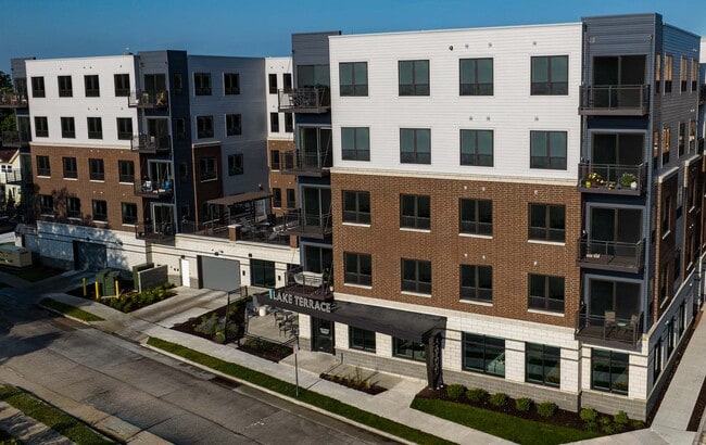 Building Photo - Lake Terrace Apartments