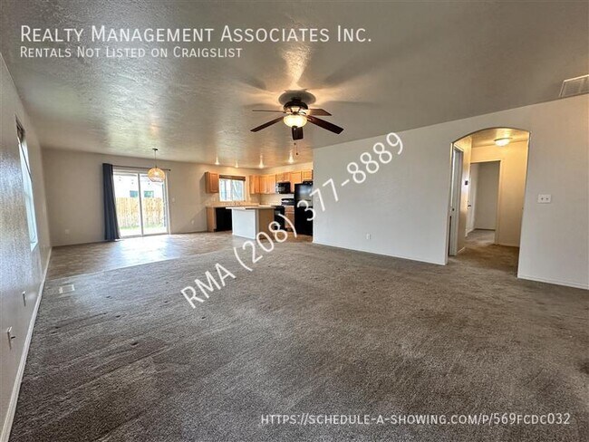 Building Photo - Charming 3 Bedroom Home Located in the Hea...
