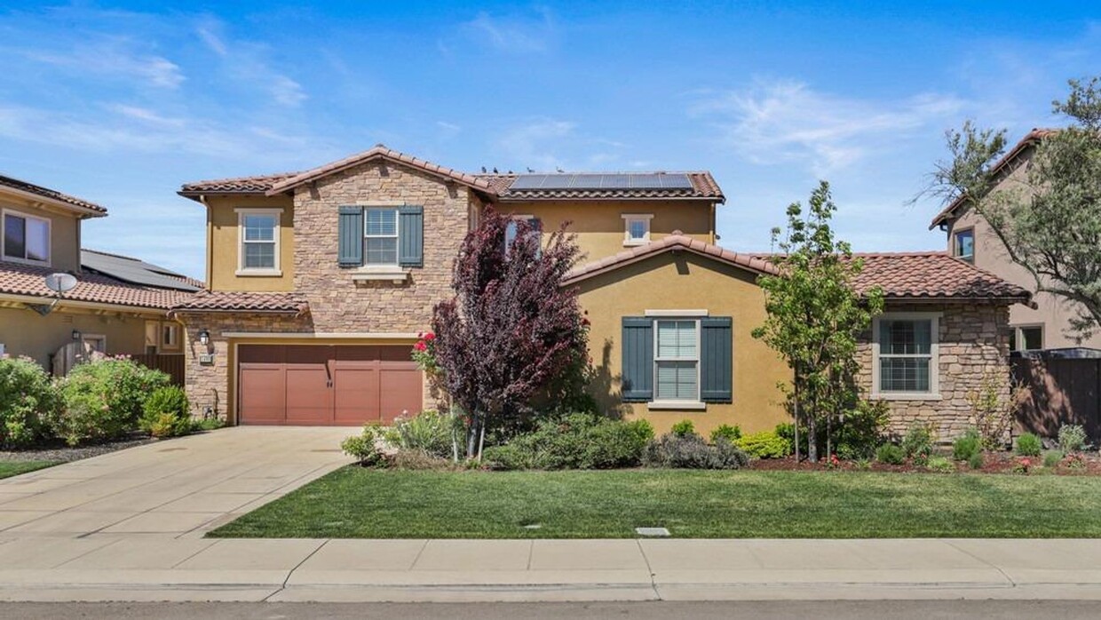 Foto principal - 3 bedroom home plus private one bedroom Ca...