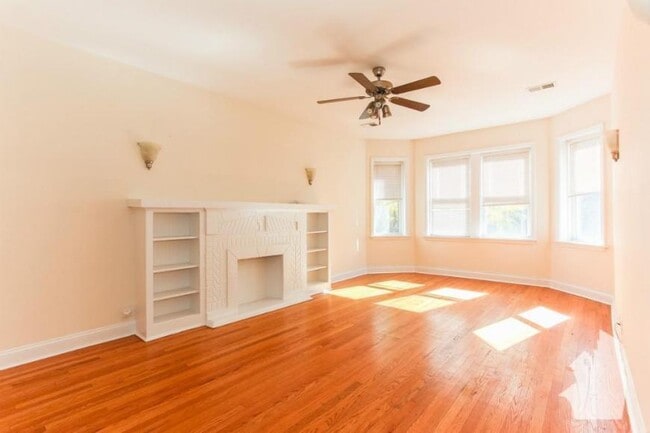 Building Photo - 3 bedroom in Chicago IL 60647