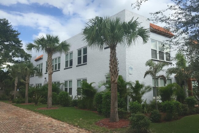 Building Photo - 815 Upland Rd