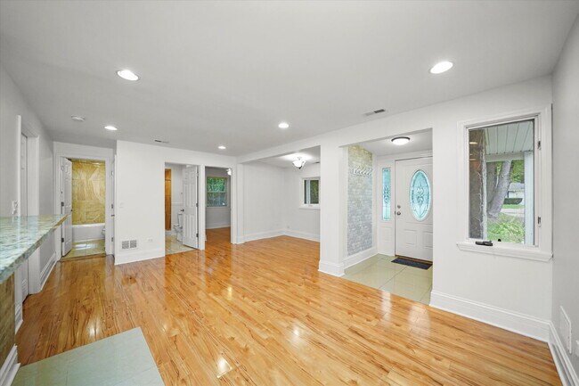 Foto del edificio - 3-bed / 2-bath Rental in Beach Park