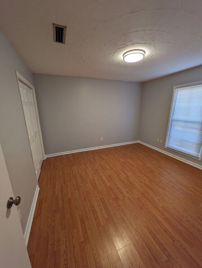 Building Photo - 2BD/1BA Duplex in Hickory, NC