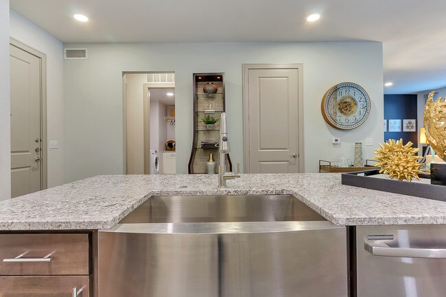Building Photo - Lucky Dog! 2BR