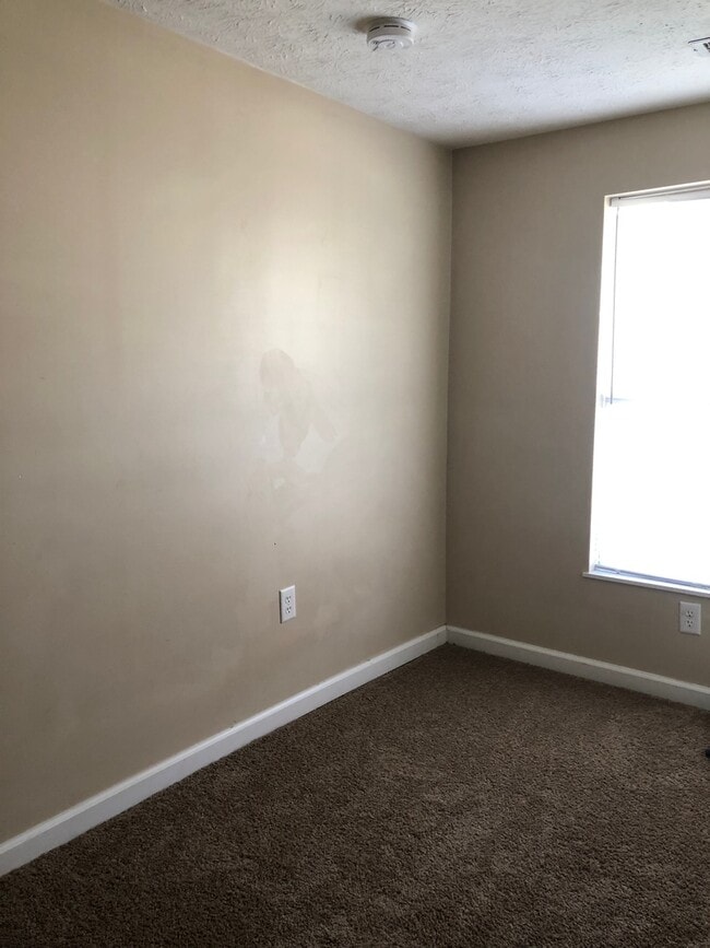 Building Photo - 3 bedroom 3 bath home!