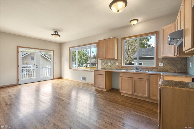 Building Photo - 3 br, 2.5 bath Duplex - 313 Bendigo Boulev...
