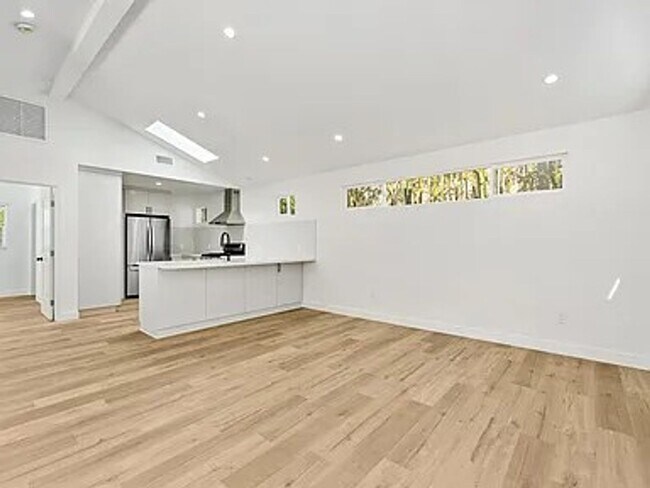 Foto del edificio - Luxury Meets Privacy | Stunning Detached 1-Bedroom ADU