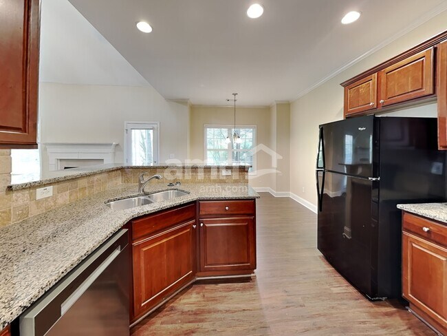 Building Photo - 907 Yancey Ct