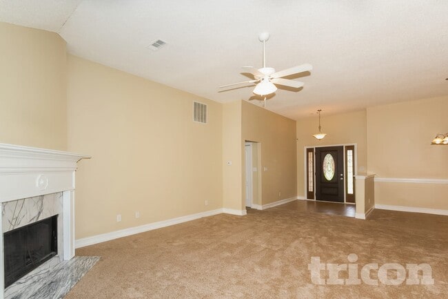 Foto del edificio - 305 Emerald Trce