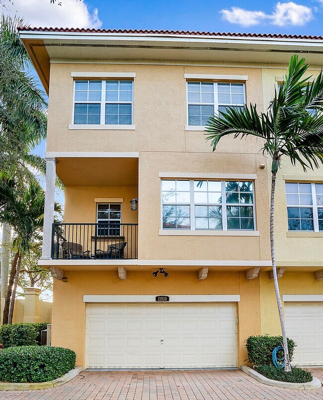 Foto del edificio - 11810 Valencia Gardens Ave