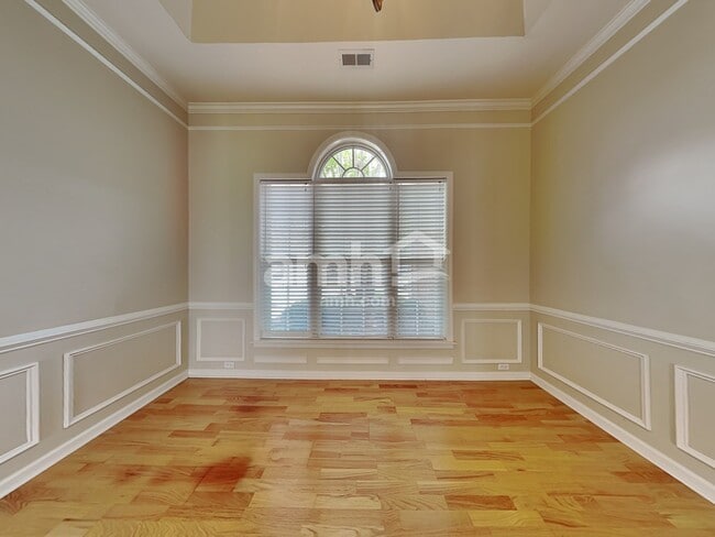 Building Photo - 331 Surrywood Dr