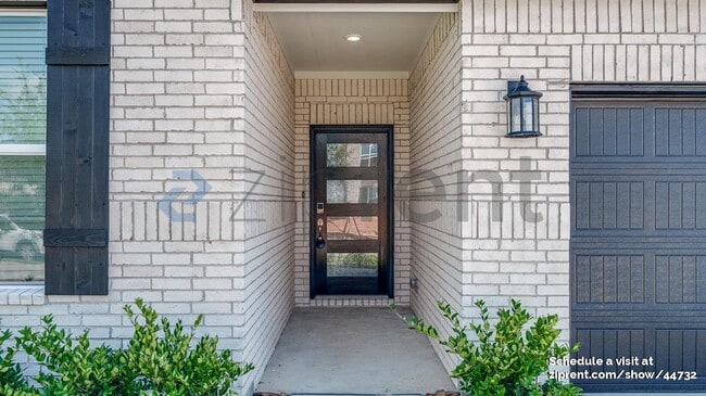 Building Photo - 27327 Blue Pool Dr