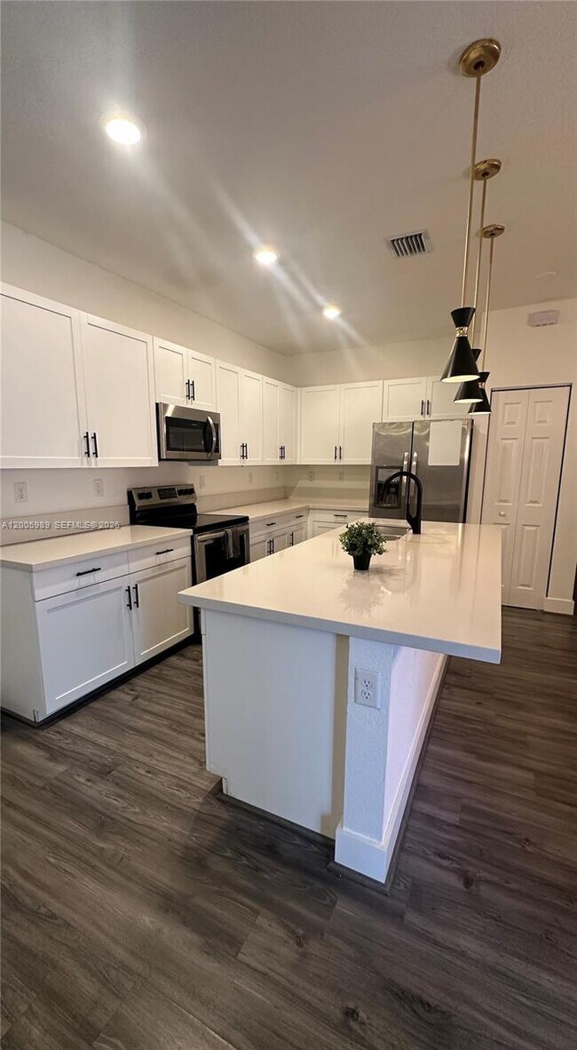 Foto del edificio - 3423 W 110th St