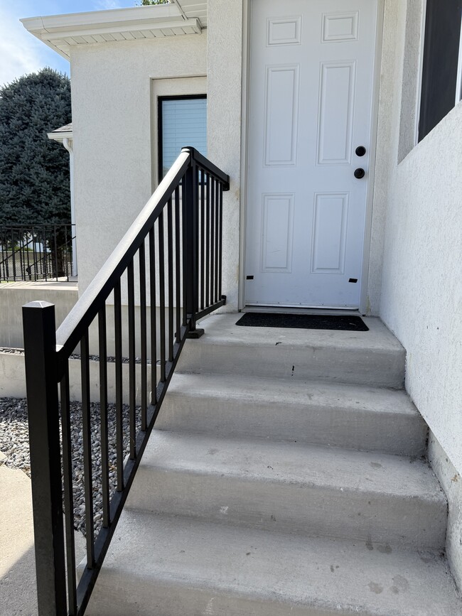 Building Photo - 1214 500 N