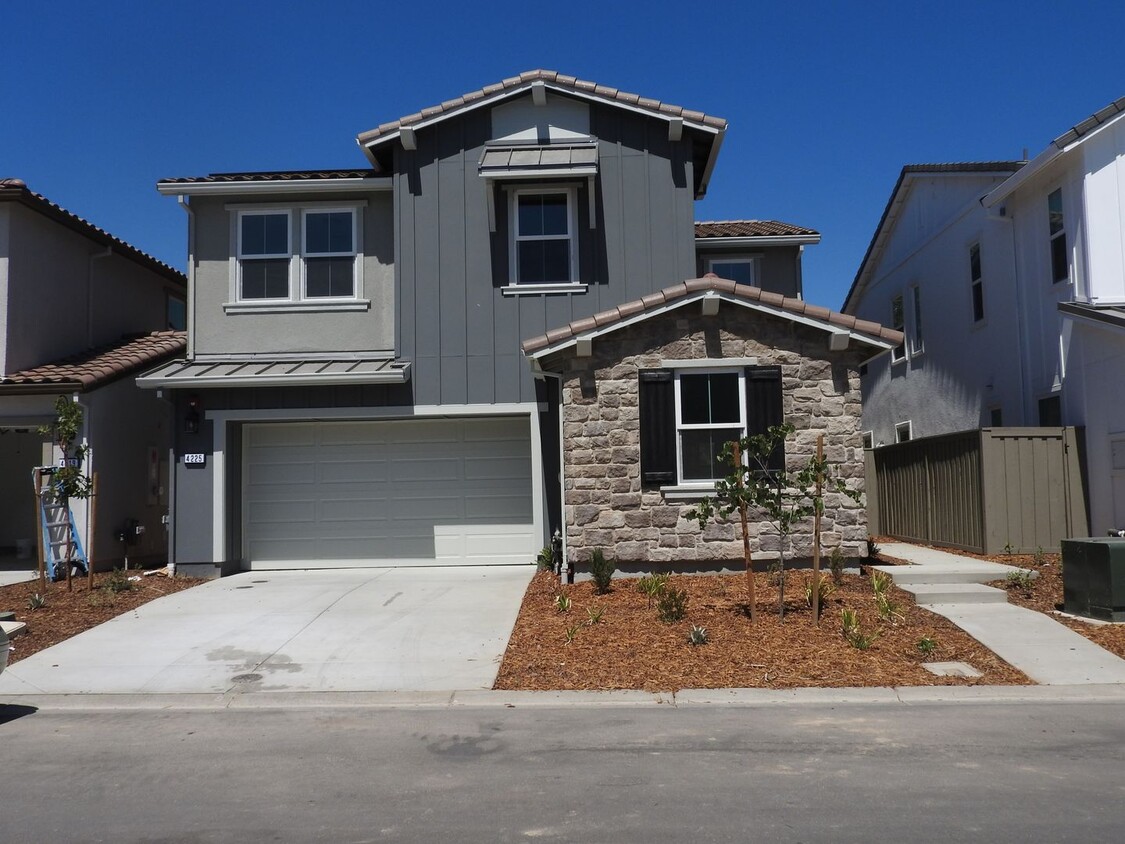 Foto principal - Fabulous High Tech Home in Gated Community