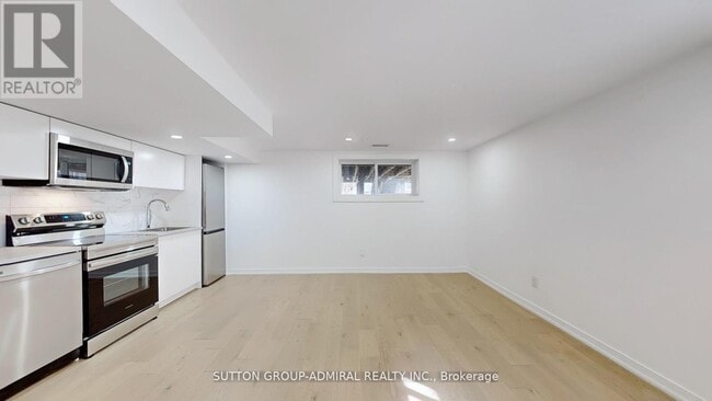 Building Photo - 118 Clifton Ave