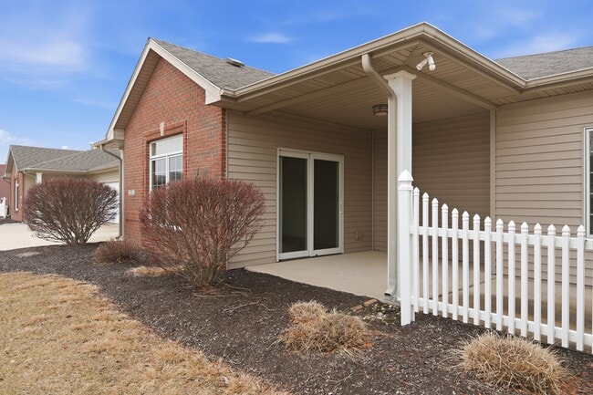 Covered Patio w/ open air extension - 514 Victoria Station Way