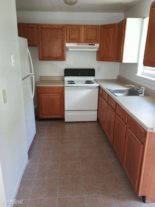 Building Photo - 3 br, 1.5 bath Townhome - 19 Arch St