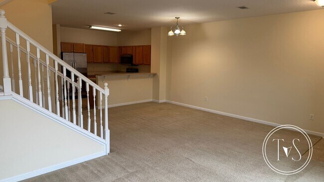 Foto del edificio - RATE DROP ALERT! (was $2100/month)